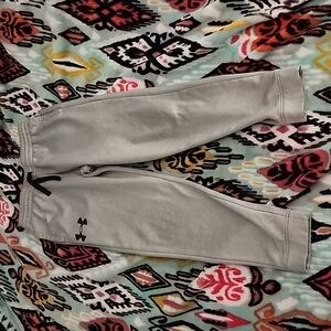 Boys youth size M gray and black Under Armour sweatpants
